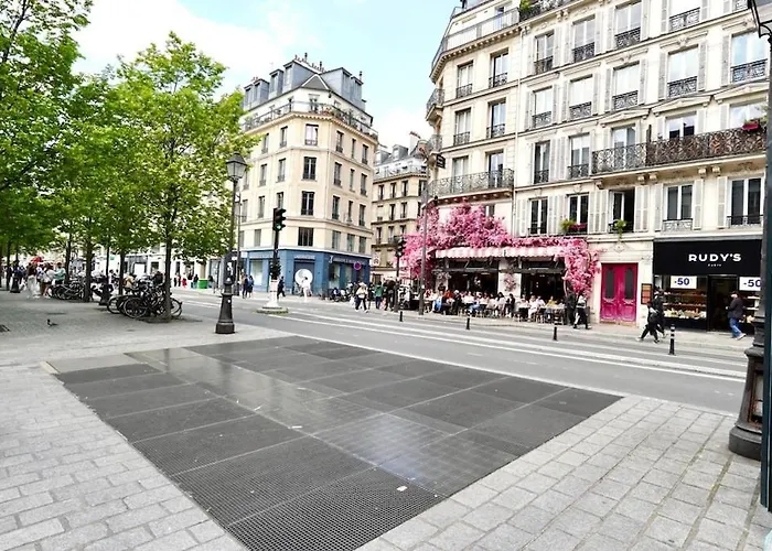 07 Grand On The Place Des Vosges *